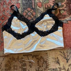 This is tan crop top is bought of SHEIN and only worn once. Great in the summer.